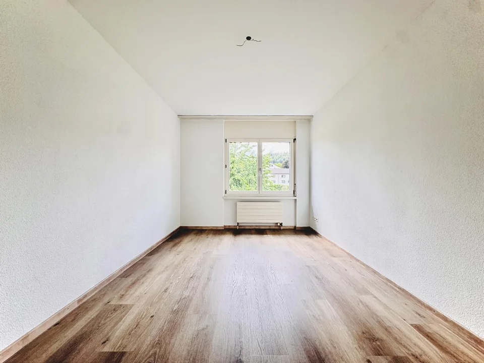 5.5-Zimmer-Maisonette mit Parkplatz – zentral gelegen, angeneh