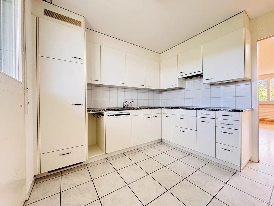 5.5-Zimmer-Maisonette mit Parkplatz – zentral gelegen, angeneh