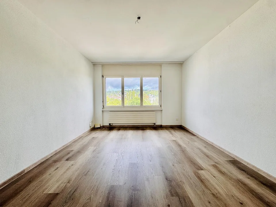 5.5-Zimmer-Maisonette mit Parkplatz – zentral gelegen, angeneh