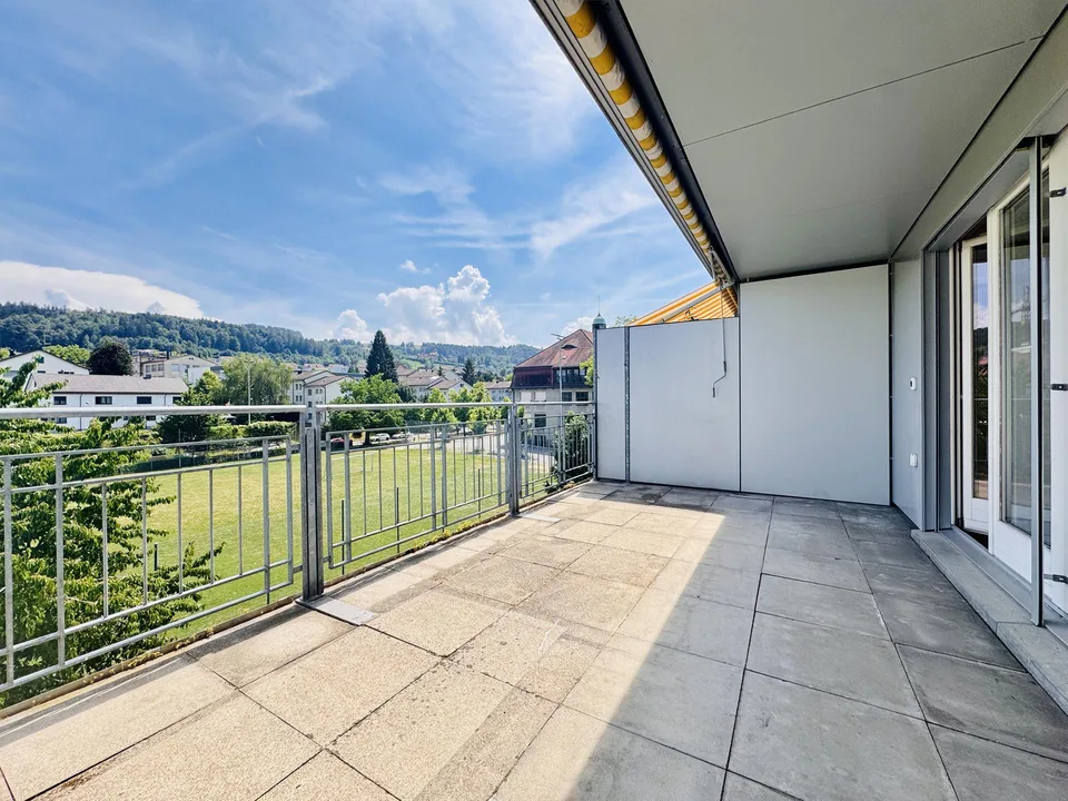 5.5-Zimmer-Maisonette mit Parkplatz – zentral gelegen, angeneh