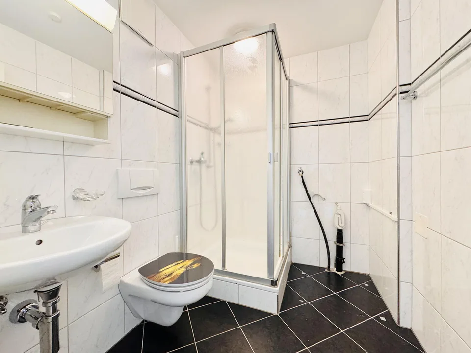 5.5-Zimmer-Maisonette mit Parkplatz – zentral gelegen, angeneh