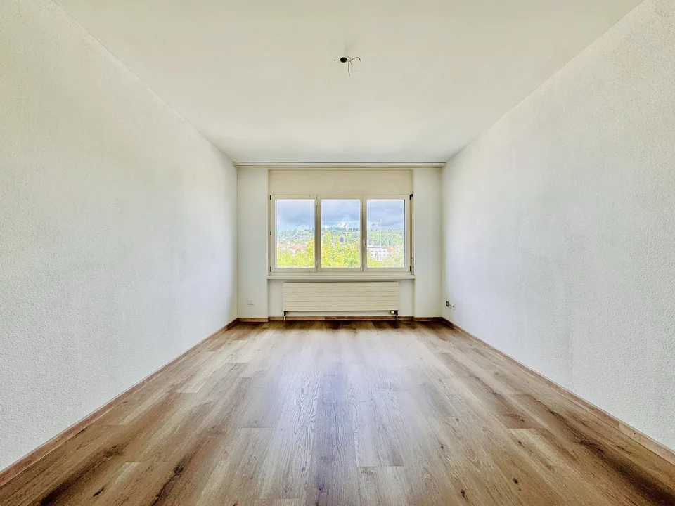 5.5-Zimmer-Maisonette mit Parkplatz – zentral gelegen, angeneh