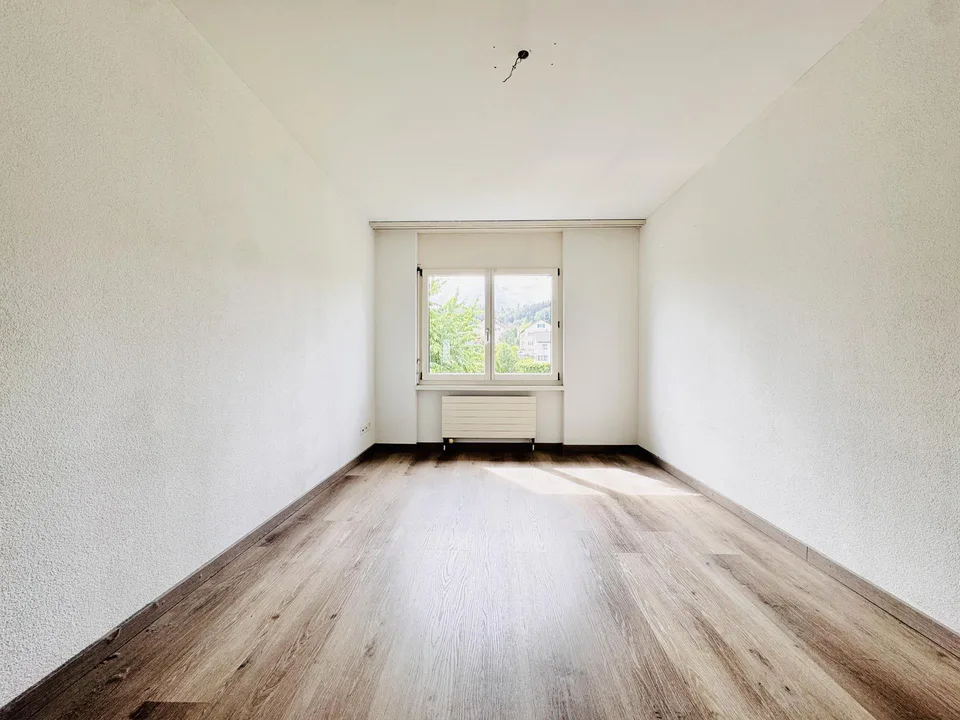 5.5-Zimmer-Maisonette mit Parkplatz – zentral gelegen, angeneh