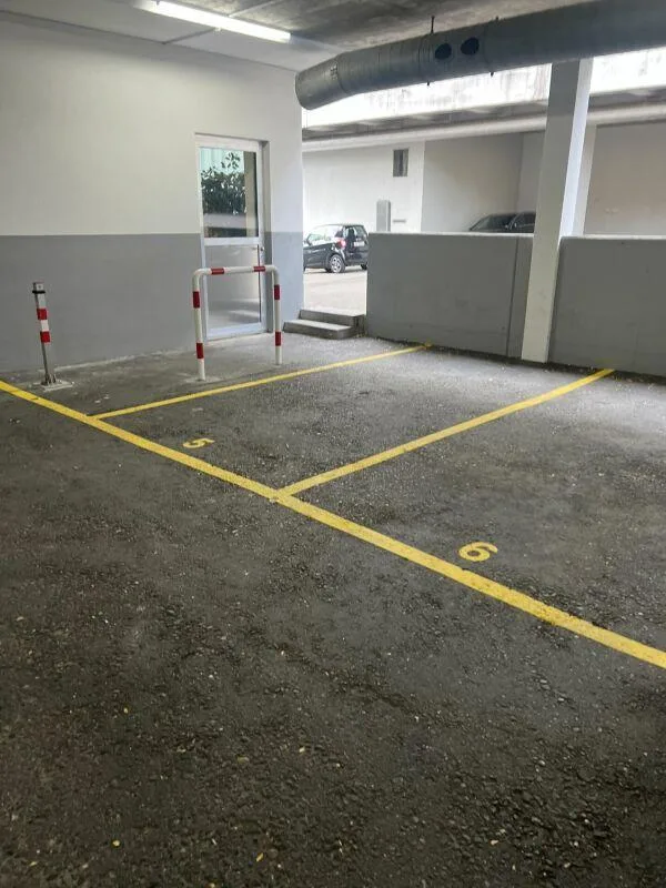 Einstellhallenplatz zu vermieten