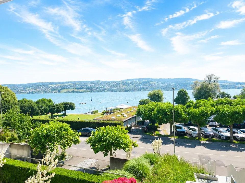 Ihr neues Zuhause mit atemberaubender Seesicht und Badeplatz