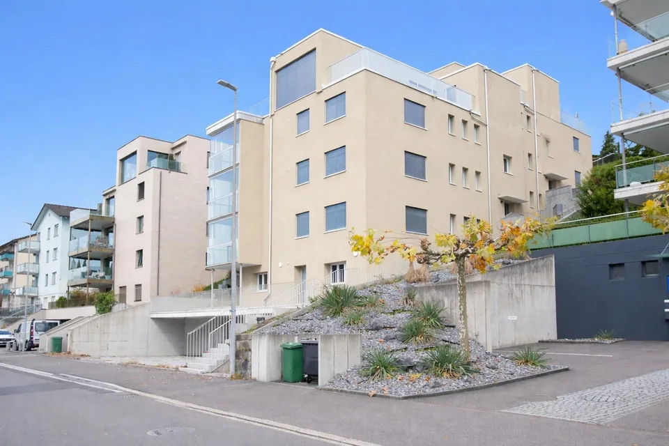 Ihr neues Zuhause mit atemberaubender Seesicht und Badeplatz