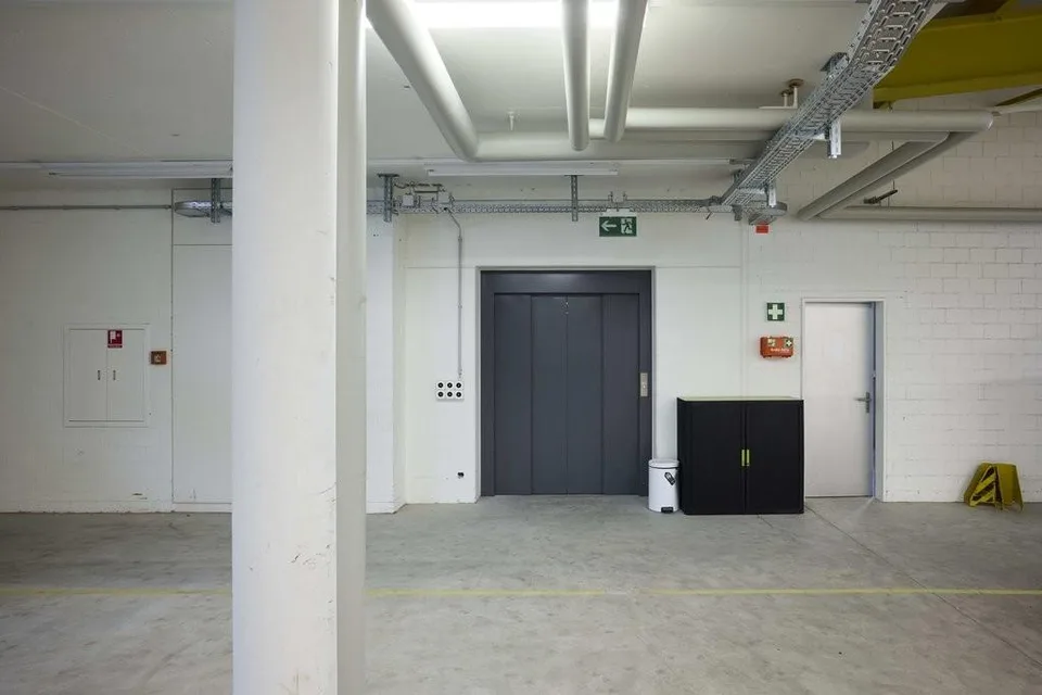 Viel Platz für Ihre Geschäftsidee - grosse Gewerbehalle zu vermieten