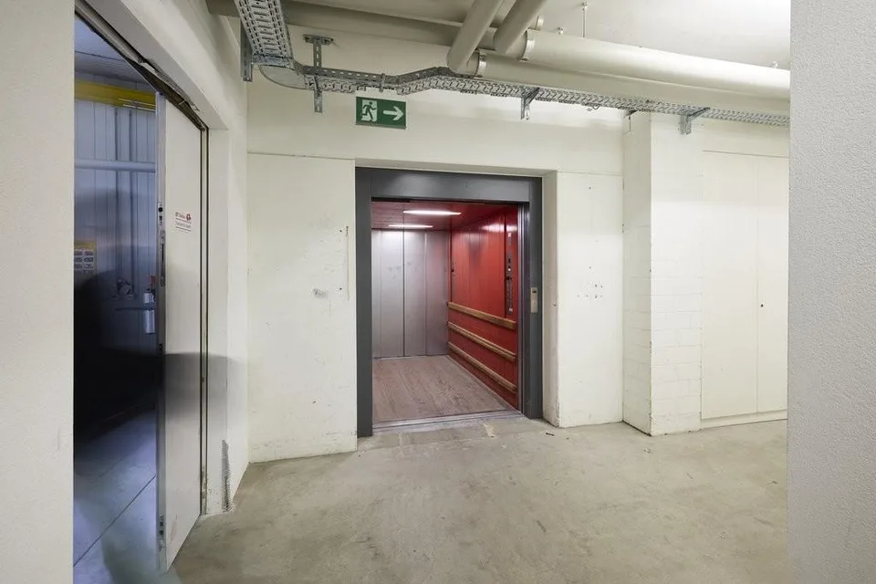 Viel Platz für Ihre Geschäftsidee - grosse Gewerbehalle zu vermieten