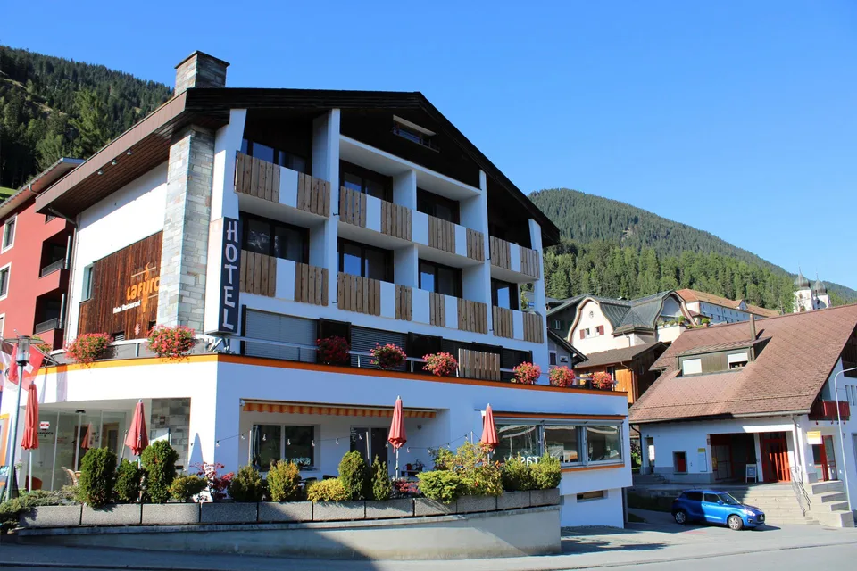 Profitables Hotel Restaurant in Disentis GR