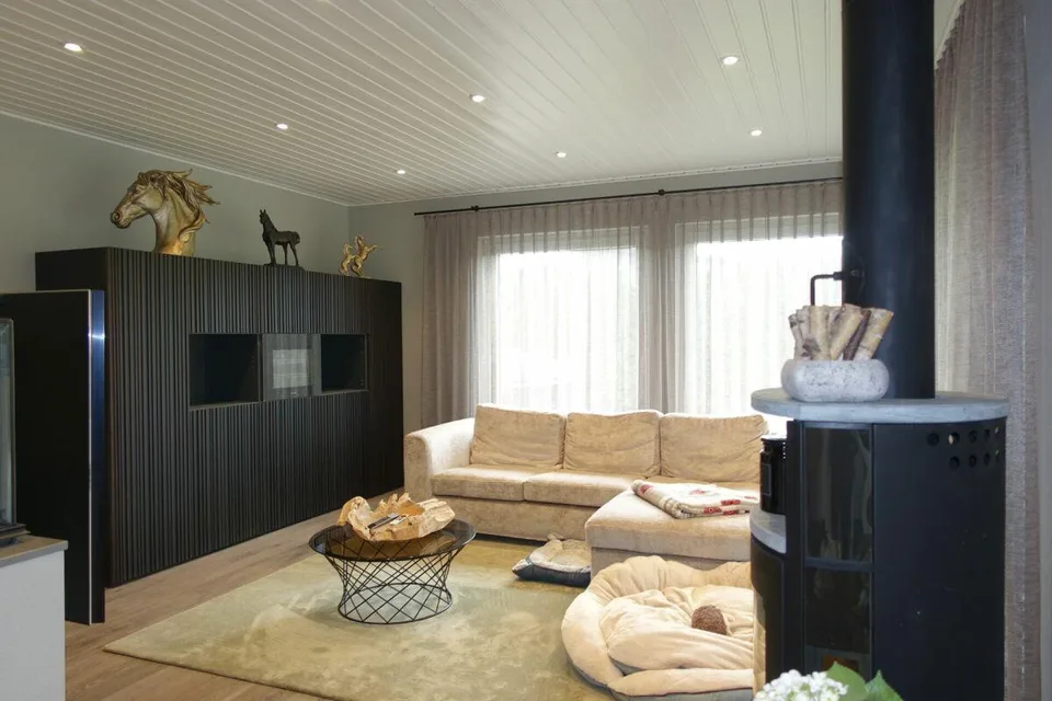 Reserviert! Reitsportimmobilie mit Haus und Reithalle