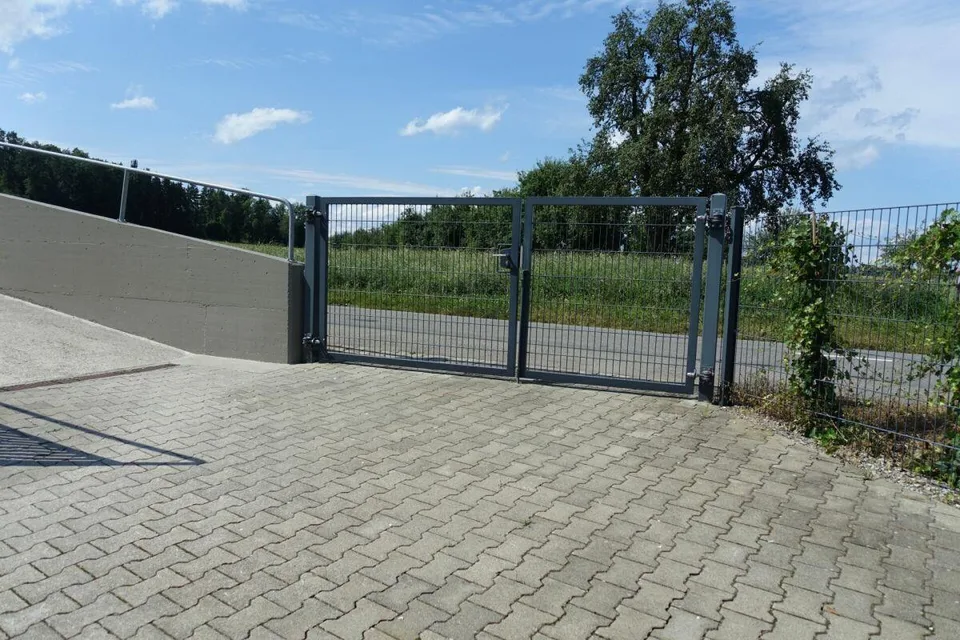 Reserviert! Reitsportimmobilie mit Haus und Reithalle