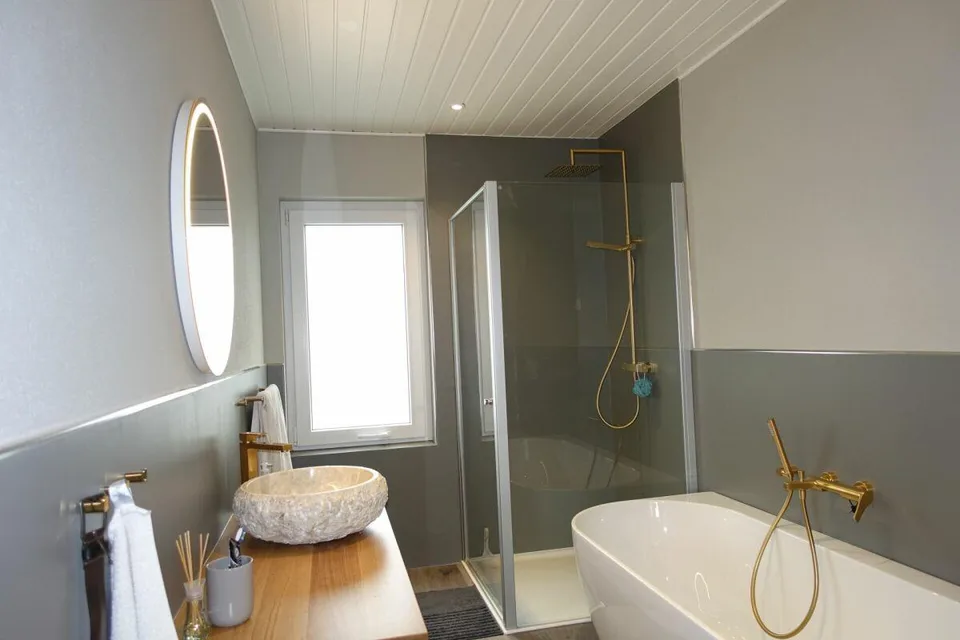 Reserviert! Reitsportimmobilie mit Haus und Reithalle