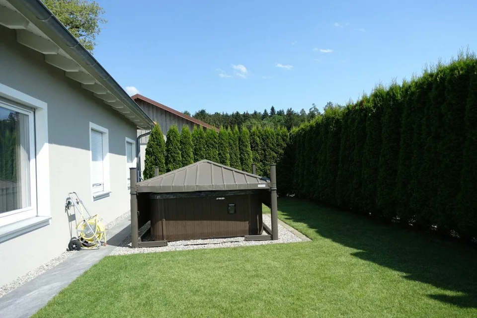 Reserviert! Reitsportimmobilie mit Haus und Reithalle