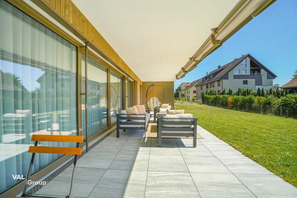 Hochwertige 5.5-Zimmer Gartenwohnung mit grosszügiger Aussenfläche in Winkel ZH