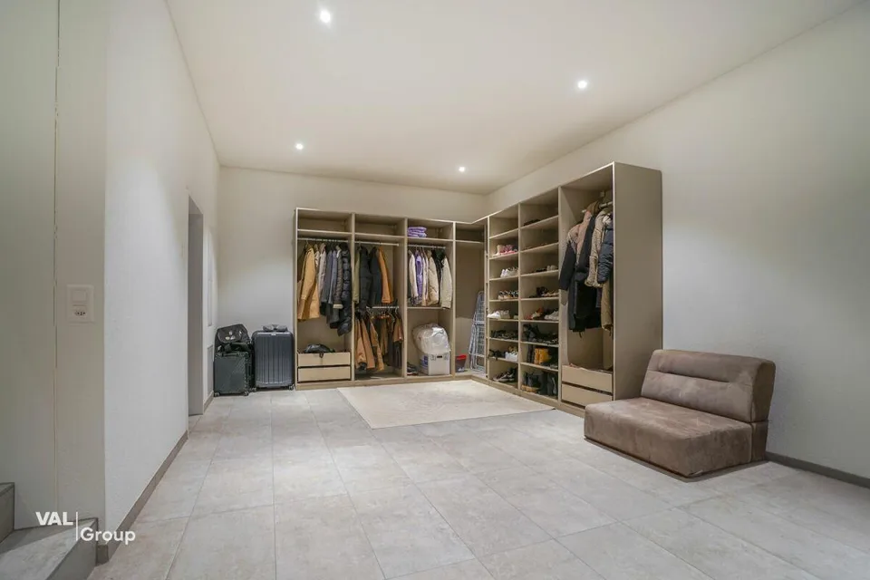 Hochwertige 5.5-Zimmer Gartenwohnung mit grosszügiger Aussenfläche in Winkel ZH