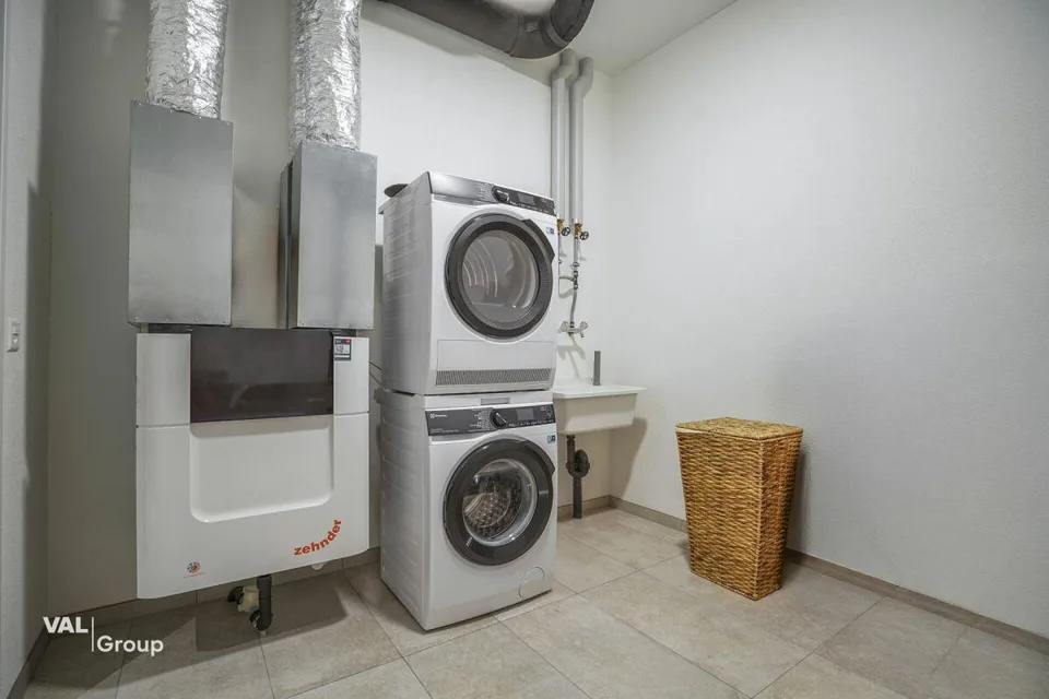 Hochwertige 5.5-Zimmer Gartenwohnung mit grosszügiger Aussenfläche in Winkel ZH