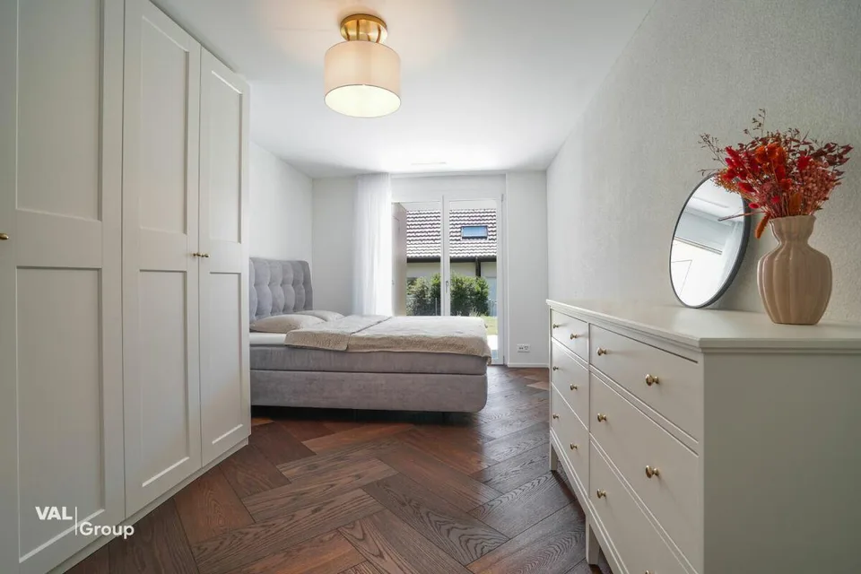 Hochwertige 5.5-Zimmer Gartenwohnung mit grosszügiger Aussenfläche in Winkel ZH