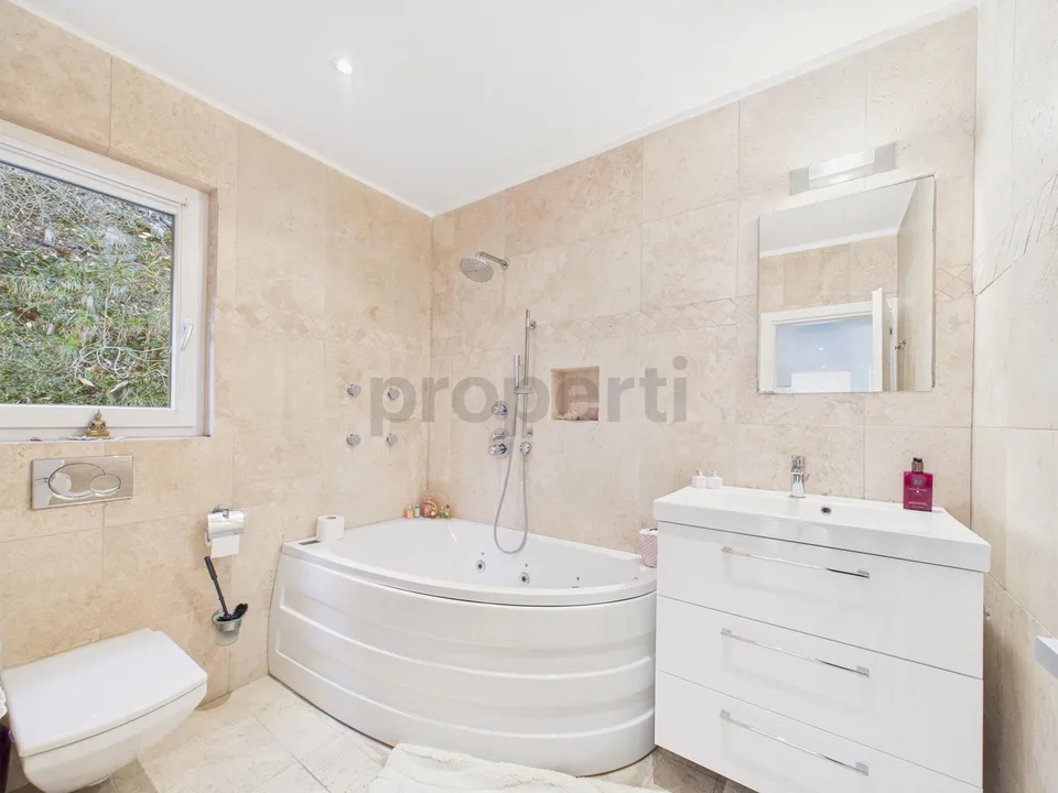 Villa mit Charme in Morcote mit Garten und atemberaubendem Seeblick