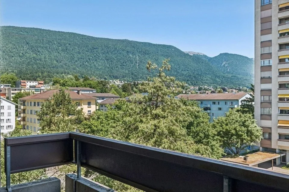 Attraktive 4.5-Zimmerwohnung mit Aussicht, Lift & Tiefgarage