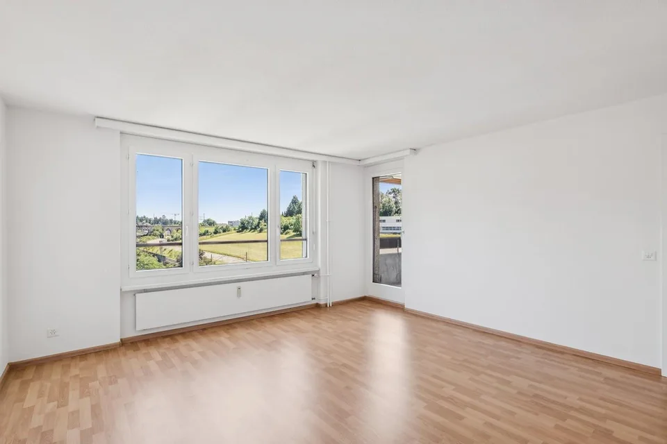 Attraktive 4.5-Zimmerwohnung mit Aussicht, Lift & Tiefgarage