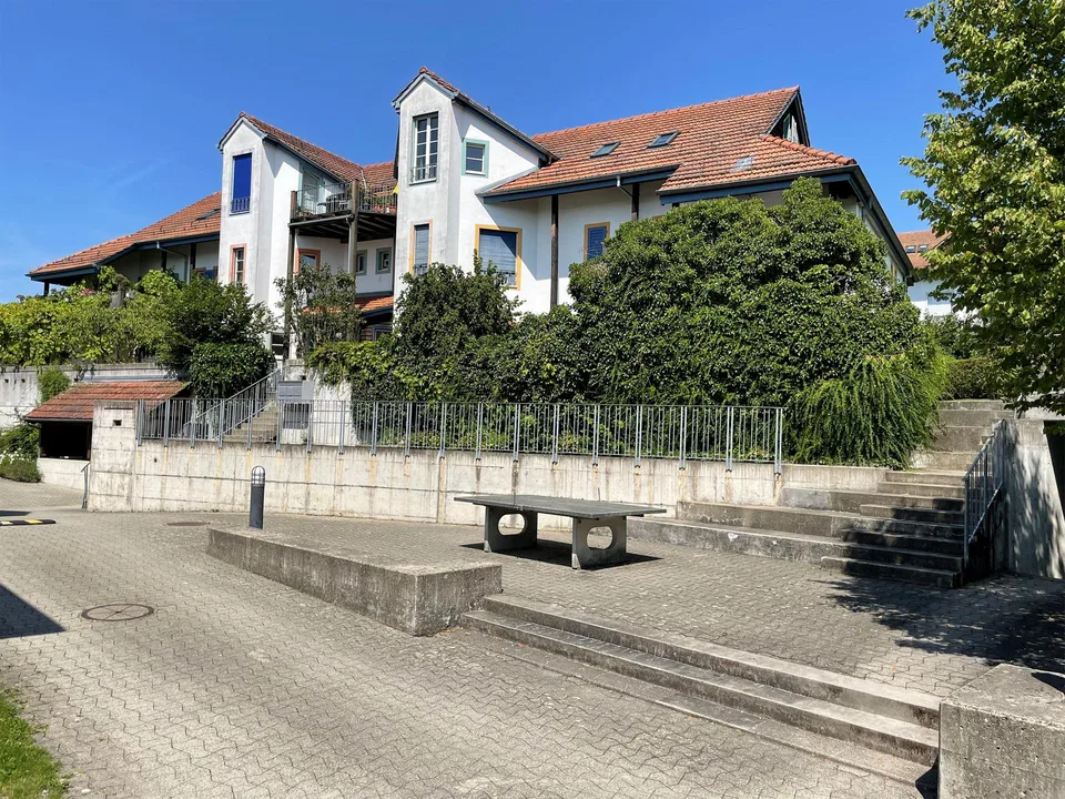 Tolle Wohlfühloase mit Gartensitzplatz im steuergünstigen Uitikon-Waldegg!