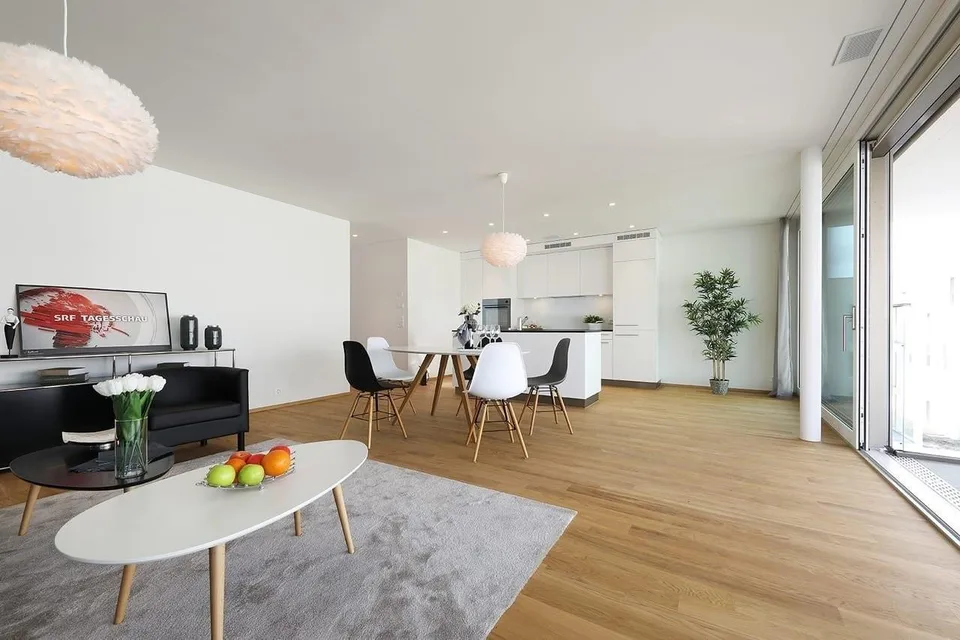 Grosszügige und topmoderne 4,5-Zimmerwohnung in gepflegter Überbauung
