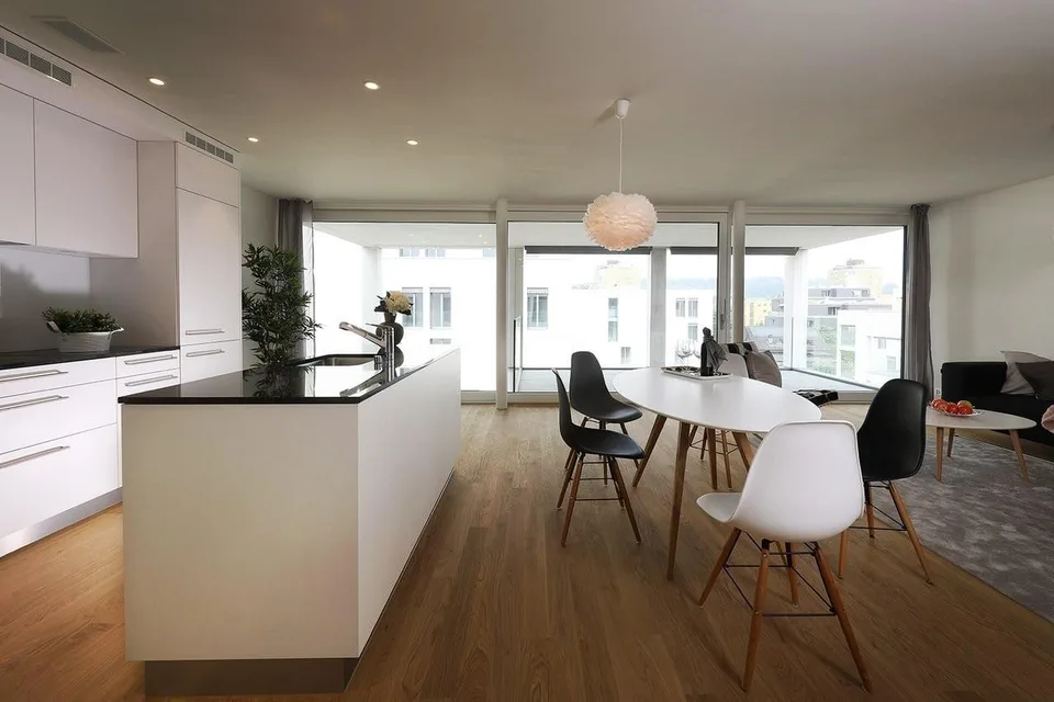 Grosszügige und topmoderne 4,5-Zimmerwohnung in gepflegter Überbauung