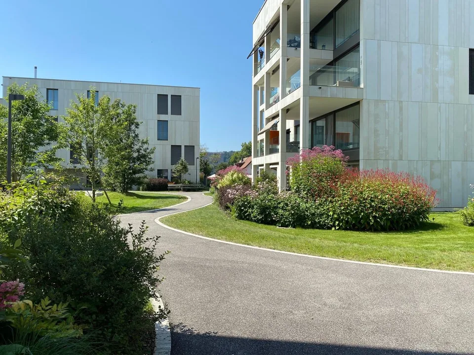 Grosszügige und topmoderne 4,5-Zimmerwohnung in gepflegter Überbauung
