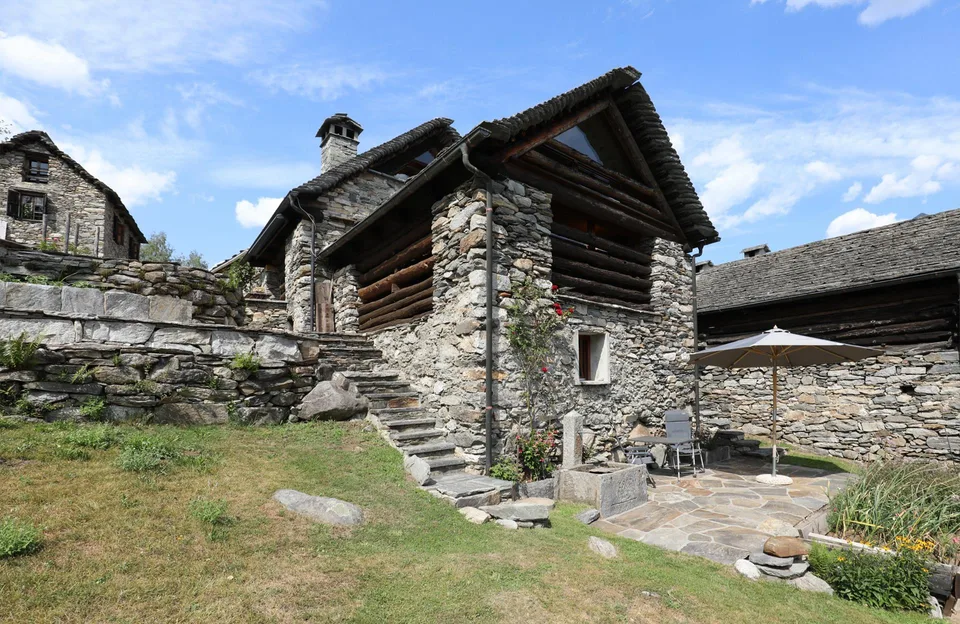 Large comfortable rustico with beautiful panoramic view in Lavizzara
