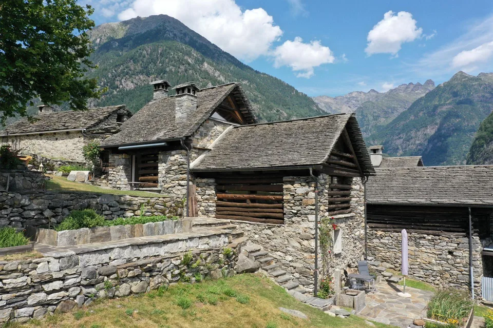Grosses komfortables Rustico mit schönem Weitblick in Lavizzara