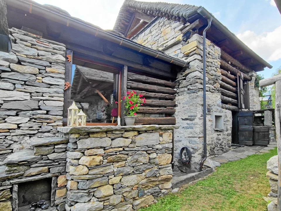 Large comfortable rustico with beautiful panoramic view in Lavizzara