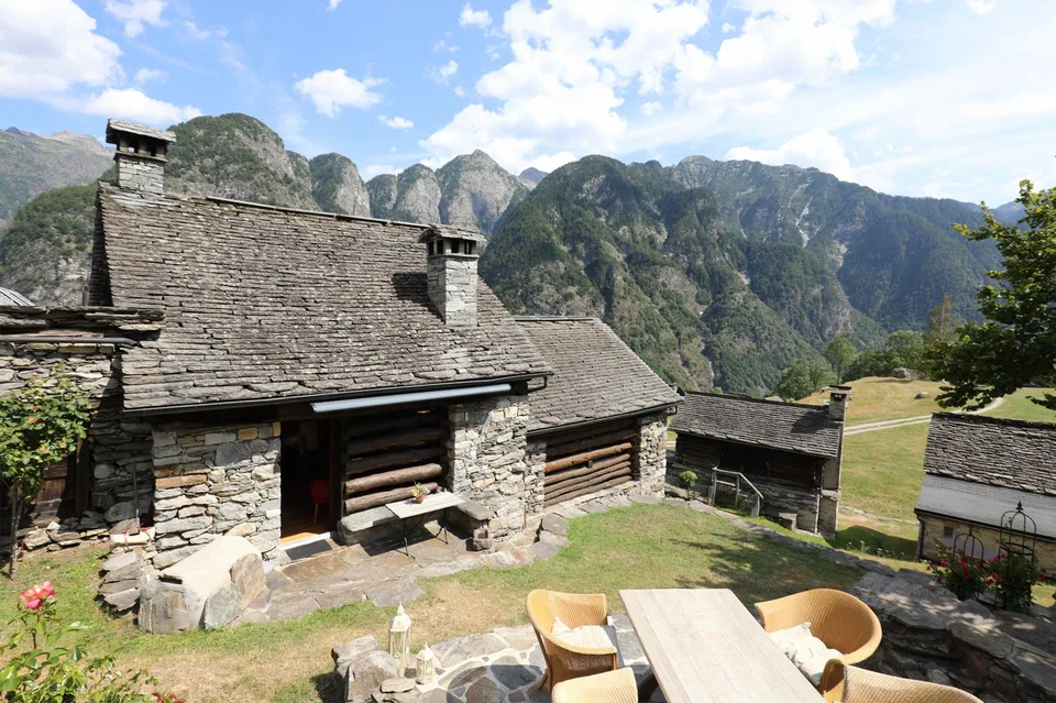 Large comfortable rustico with beautiful panoramic view in Lavizzara