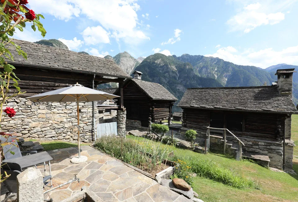 Large comfortable rustico with beautiful panoramic view in Lavizzara