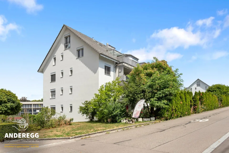 Appartement lumineux 4.5 pièces au 2e étage, ascenseur et salle de bricolage dans un emplacement central
