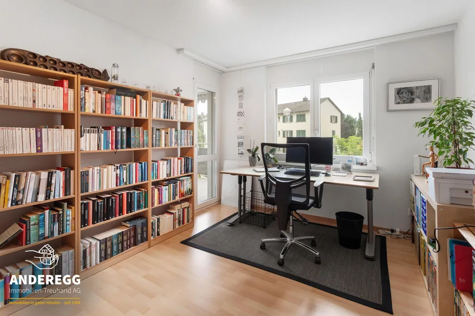 Appartement lumineux 4.5 pièces au 2e étage, ascenseur et salle de bricolage dans un emplacement central