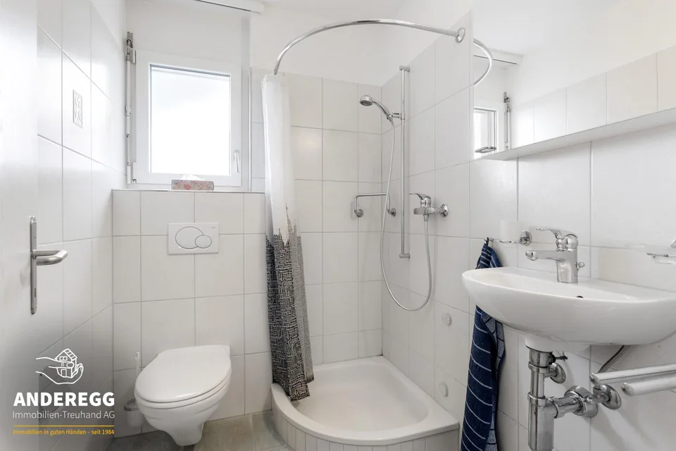 Appartement lumineux 4.5 pièces au 2e étage, ascenseur et salle de bricolage dans un emplacement central