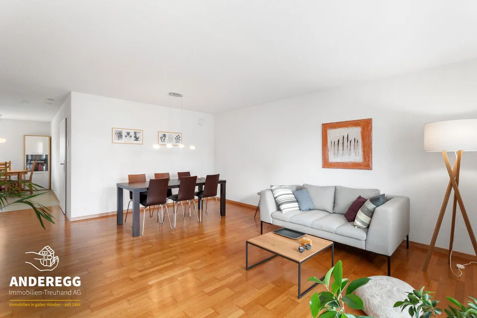 Appartement lumineux 4.5 pièces au 2e étage, ascenseur et salle de bricolage dans un emplacement central