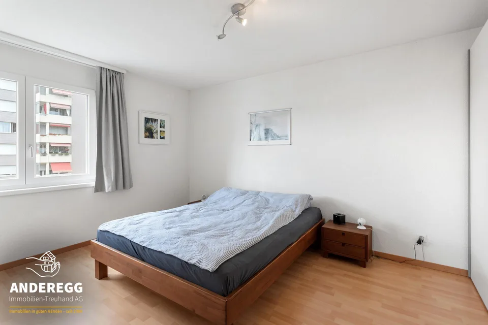 Appartement lumineux 4.5 pièces au 2e étage, ascenseur et salle de bricolage dans un emplacement central