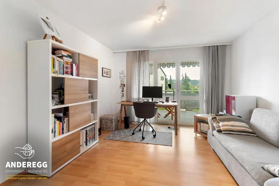 Appartement lumineux 4.5 pièces au 2e étage, ascenseur et salle de bricolage dans un emplacement central
