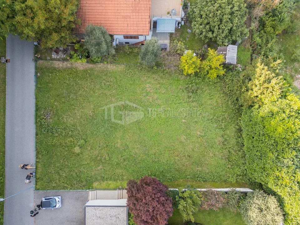 TERRENO EDIFICABILE PIANEGGIANTE CON VISTA LAGO PARZIALE. | FLAT BU...