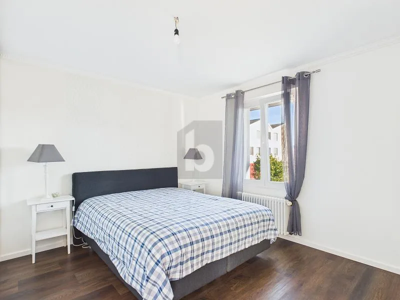 BELLE VILLA RÉNOVÉE AVEC 3 APPARTEMENTS ET JARDIN