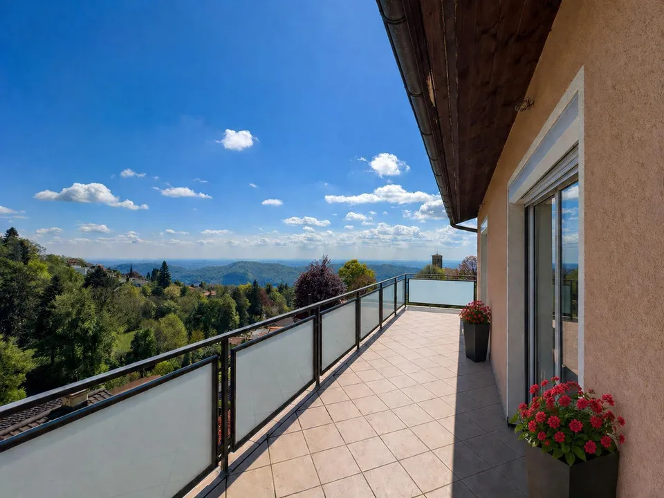 Casa con grande giardino nel verde a Sagno