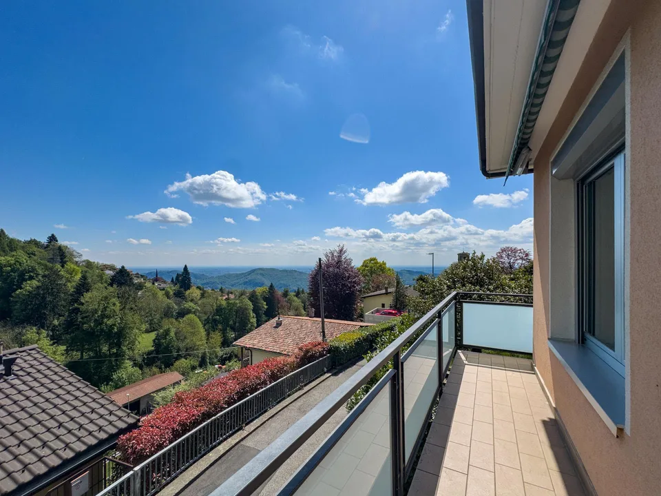 Casa con grande giardino nel verde a Sagno