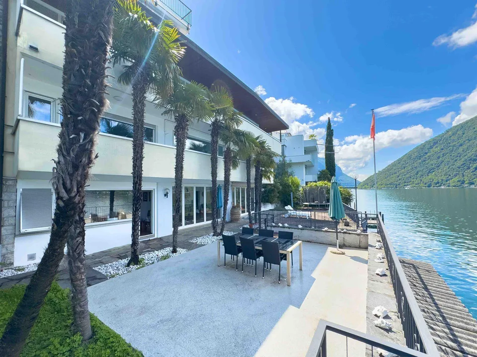 Villa direttamente sul lago con posti barca privati