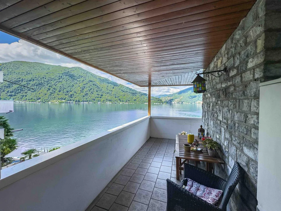 Villa direttamente sul lago con posti barca privati