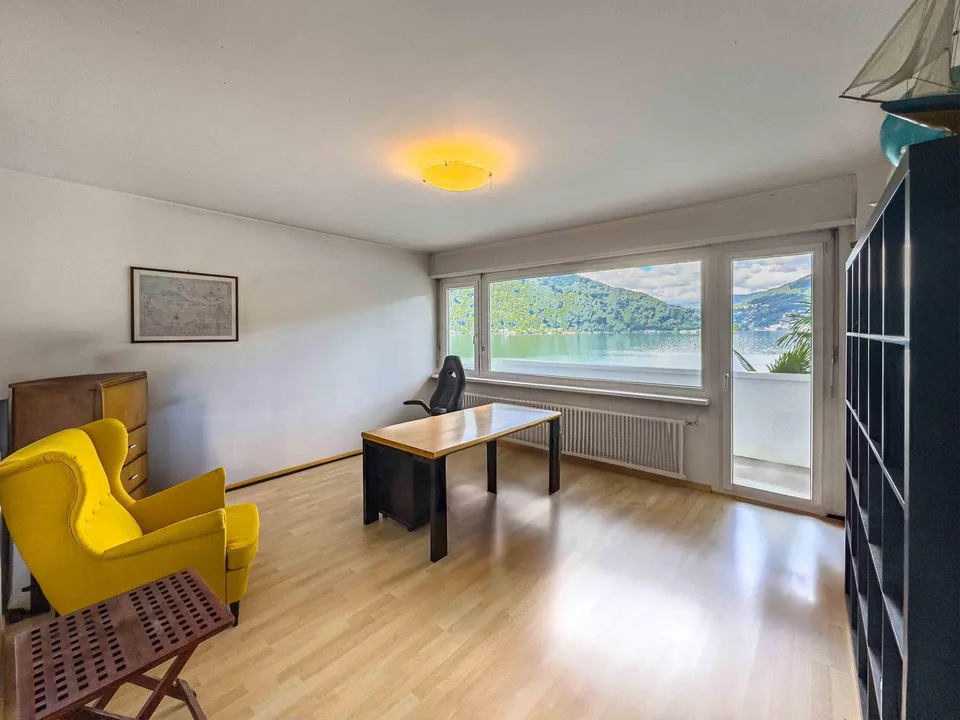 Villa direttamente sul lago con posti barca privati