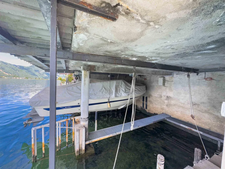 Villa direttamente sul lago con posti barca privati