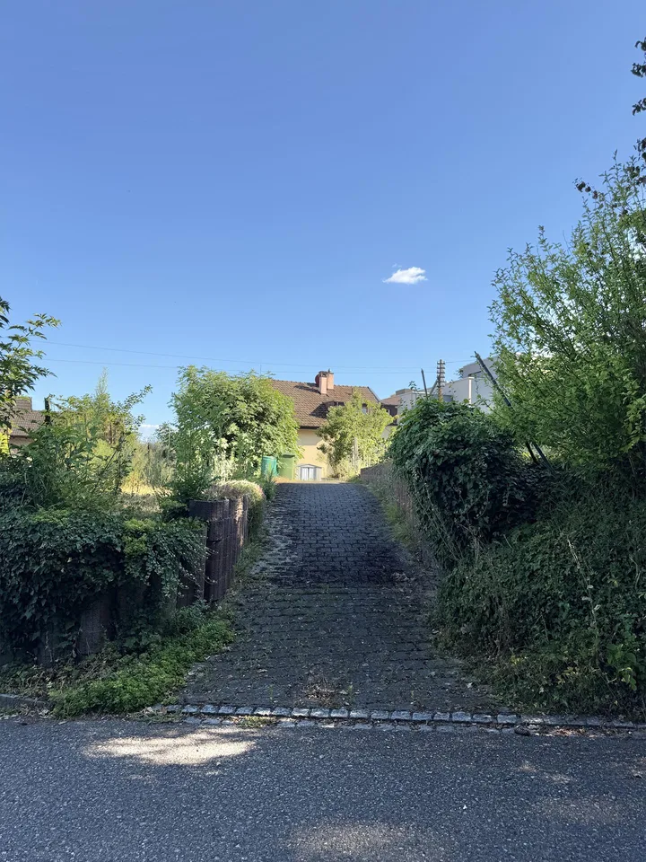 6-Zimmer-Einfamilienhaus mit grossem Garten und Entwicklungspotenzial
