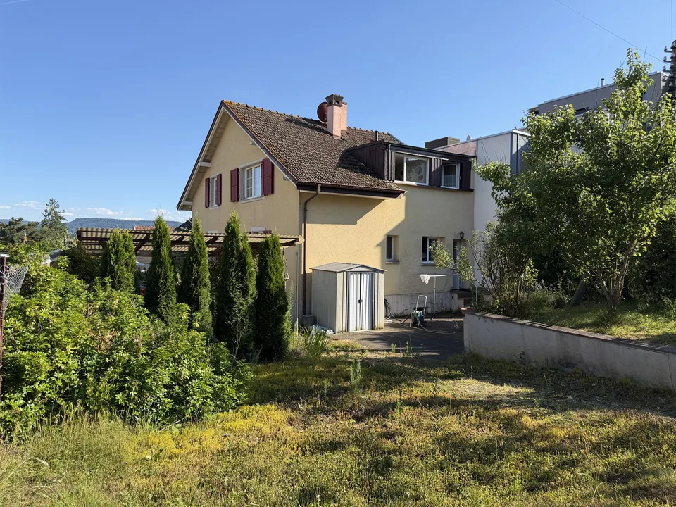 6-Zimmer-Einfamilienhaus mit grossem Garten und Entwicklungspotenzial