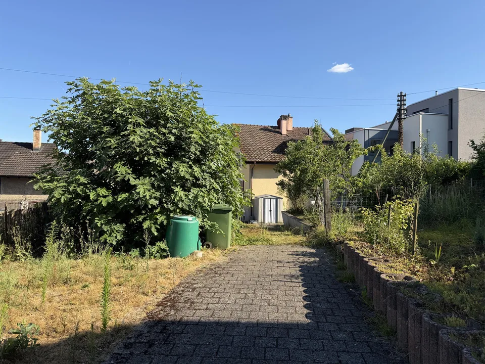6-Zimmer-Einfamilienhaus mit grossem Garten und Entwicklungspotenzial